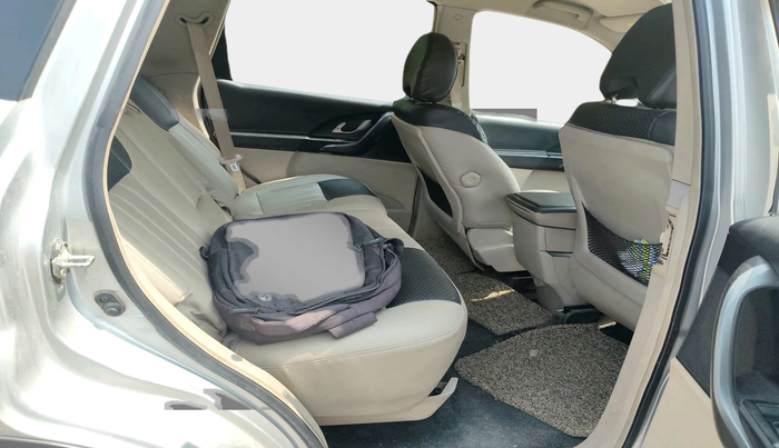 2016 Mahindra XUV500 W6, Diesel, Manual, 1,06,399 km, interior