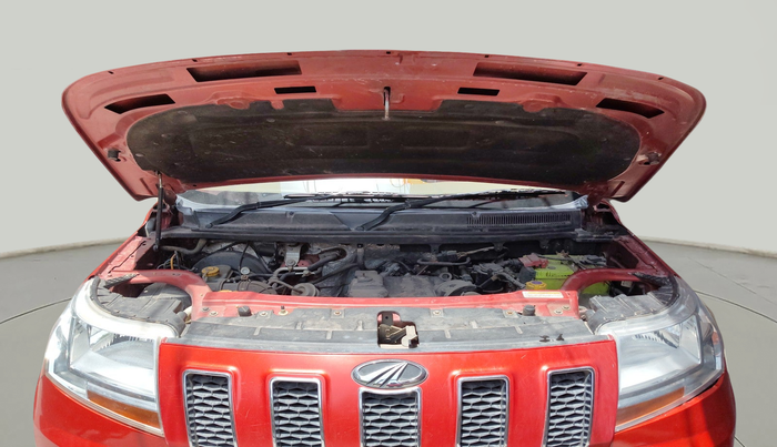 2017 Mahindra TUV300 T8 DUAL TONE, Diesel, Manual, 60,775 km, exterior