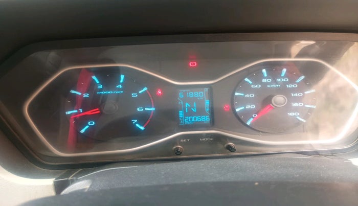 2017 Mahindra Scorpio S10 1.99 INTELLI-HYBRID, Diesel, Manual, 2,00,686 km, interior