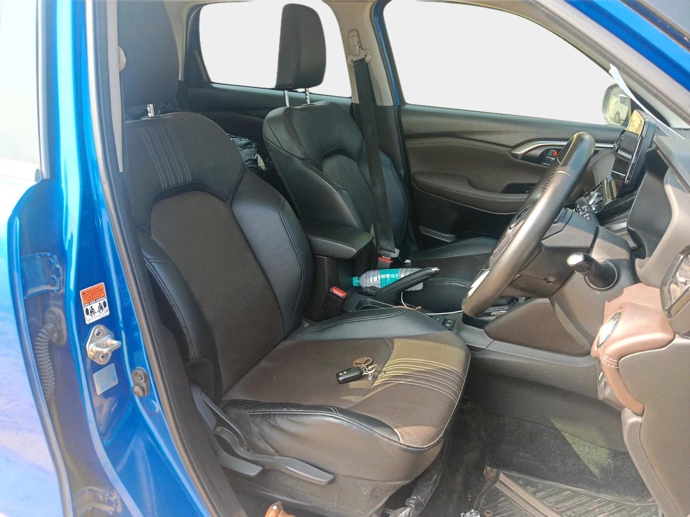 2022 Toyota URBAN CRUISER HYRYDER V HYBRID, Hybrid, Automatic, 76,000 km, interior