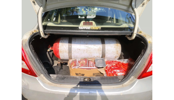 2012 Maruti Swift Dzire LXI, CNG, Manual, 2,59,104 km, exterior