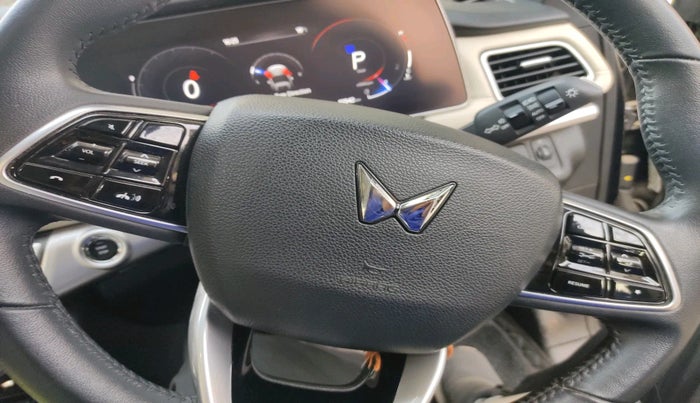 2023 Mahindra XUV700 AX 7 LUXURY D AT 7 STR, Diesel, Automatic, 42,942 km, interior