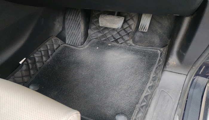 2023 Mahindra XUV700 AX 7 LUXURY D AT 7 STR, Diesel, Automatic, 42,942 km, interior