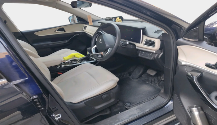 2023 Mahindra XUV700 AX 7 LUXURY D AT 7 STR, Diesel, Automatic, 42,942 km, interior