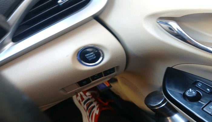 2018 Toyota YARIS VX CVT, Petrol, Automatic, 84,499 km, interior