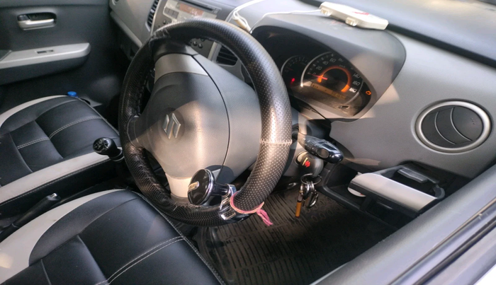 2011 Maruti Wagon R 1.0 VXI, Petrol, Manual, 99,765 km, interior