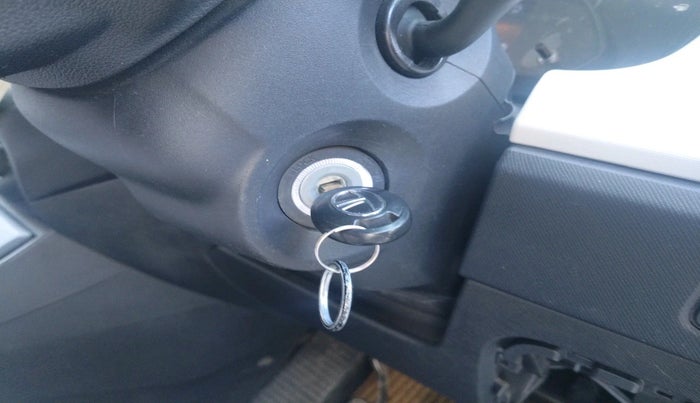 2023 Tata PUNCH PURE MT CNG, Petrol, Manual, 17,646 km, interior