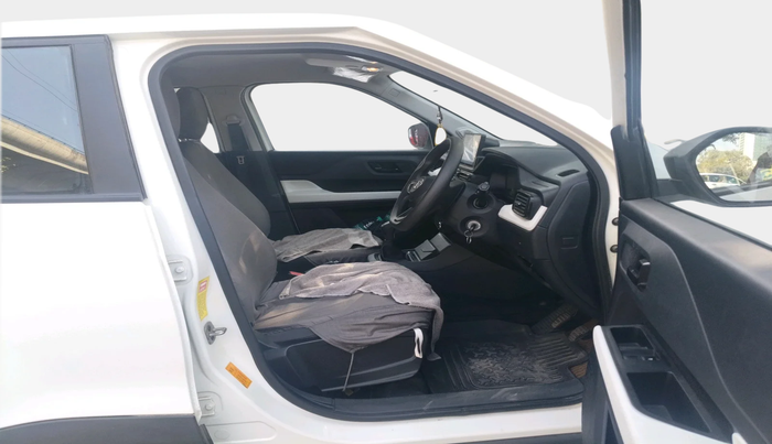 2023 Tata PUNCH PURE MT CNG, Petrol, Manual, 17,646 km, interior