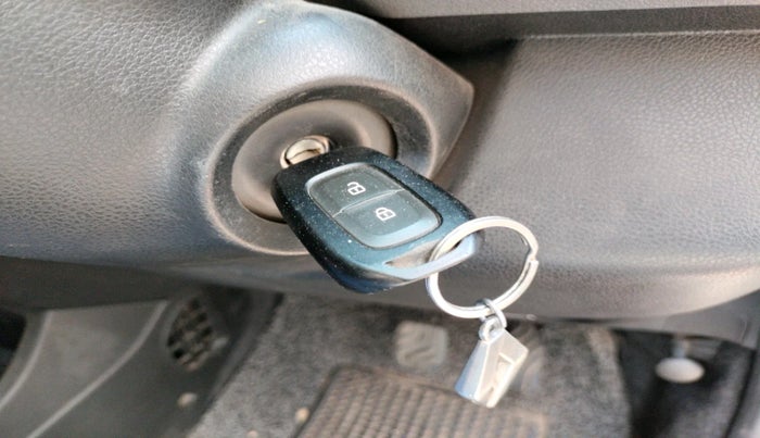 2019 Renault Kwid RXT 1.0 AMT, Petrol, Automatic, 17,263 km, interior