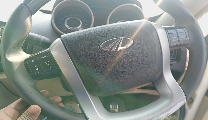 2016 Mahindra XUV500 W10, Diesel, Manual, 98,898 km, interior