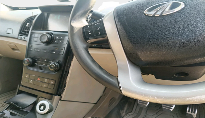 2016 Mahindra XUV500 W10, Diesel, Manual, 98,898 km, interior
