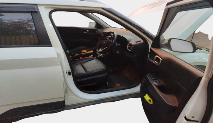 2022 Hyundai VENUE S 1.2, Petrol, Manual, 42,891 km, interior