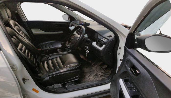 2023 Tata PUNCH PURE MT, Petrol, Manual, 27,889 km, interior