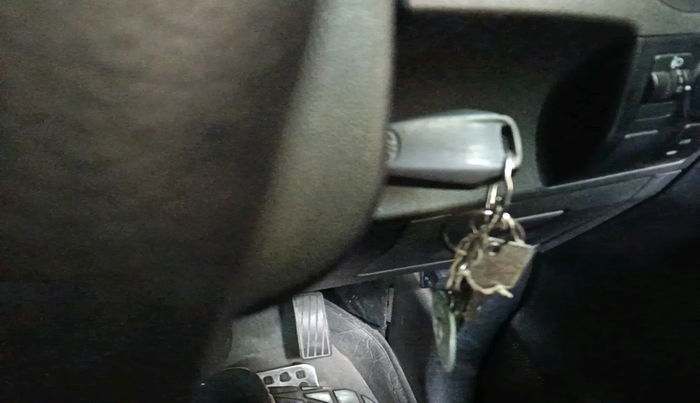 2018 Mahindra KUV 100 NXT K8 P 6 STR, Petrol, Manual, 86,361 km, interior