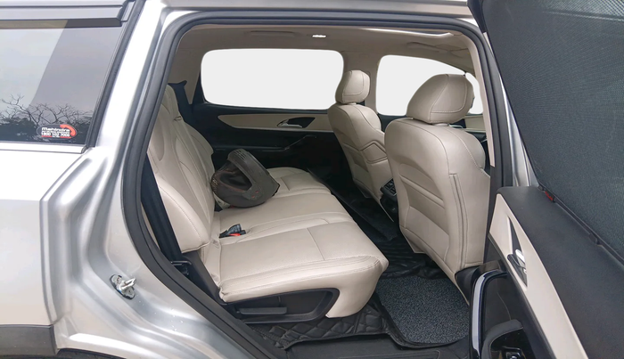 2022 Mahindra XUV700 AX 7 LUXURY D AWD AT 7 STR, Diesel, Automatic, 66,509 km, interior