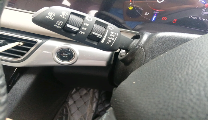 2022 Mahindra XUV700 AX 7 LUXURY D AWD AT 7 STR, Diesel, Automatic, 66,509 km, interior