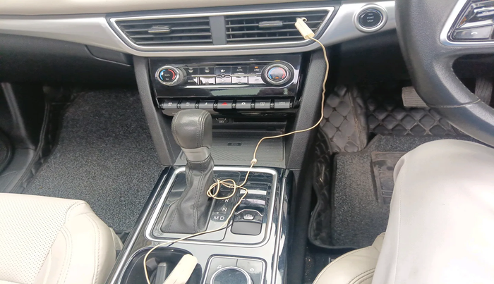 2022 Mahindra XUV700 AX 7 LUXURY D AWD AT 7 STR, Diesel, Automatic, 66,509 km, interior