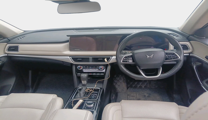 2022 Mahindra XUV700 AX 7 LUXURY D AWD AT 7 STR, Diesel, Automatic, 66,509 km, interior