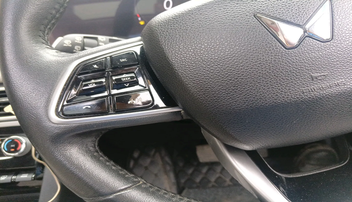 2022 Mahindra XUV700 AX 7 LUXURY D AWD AT 7 STR, Diesel, Automatic, 66,509 km, interior