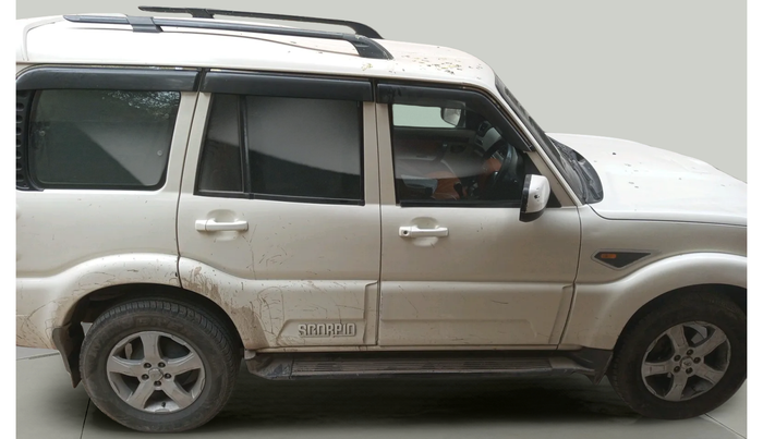 2017 Mahindra Scorpio S6 PLUS, Diesel, Manual, 1,83,007 km, exterior