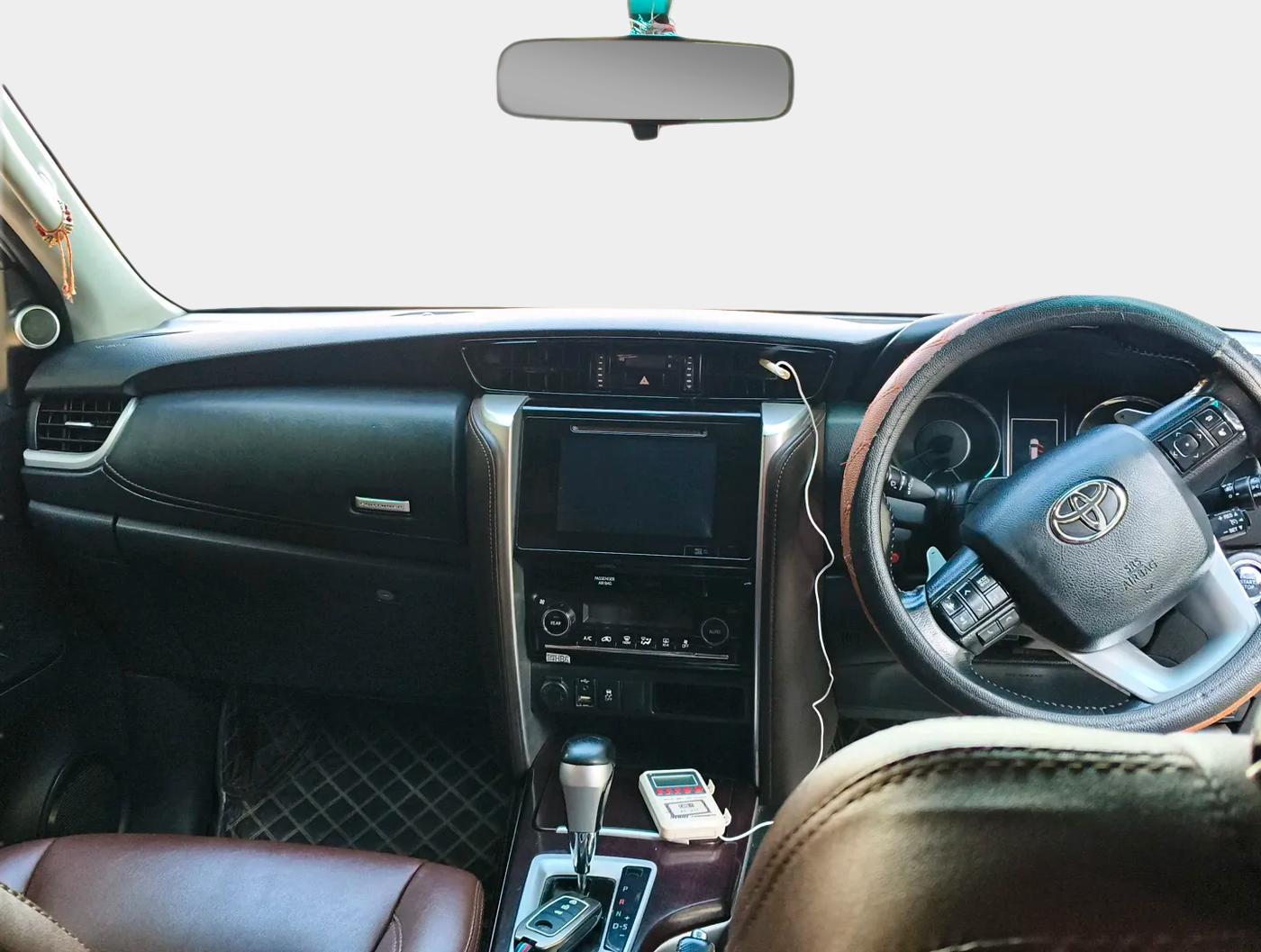 2017 Toyota Fortuner 2.8 4X2 AT, Diesel, Automatic, 88,880 km, interior