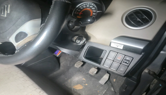 2013 Maruti Wagon R 1.0 VXI, Petrol, Manual, 40,464 km, interior