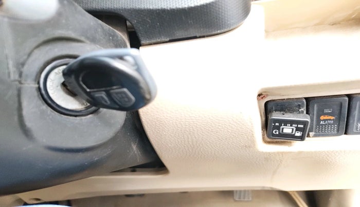 2016 Maruti Swift Dzire VXI, CNG, Manual, 1,03,498 km, interior