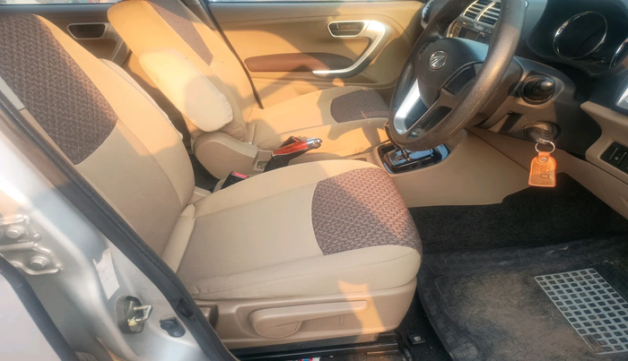 2017 Mahindra TUV300 T8 AMT, Diesel, Automatic, 74,127 km, interior