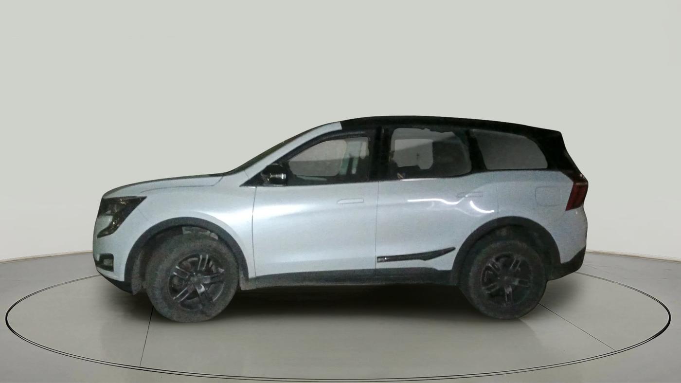 2022 Mahindra XUV700 MX P MT 5 STR, Petrol, Manual, 92,642 km, exterior