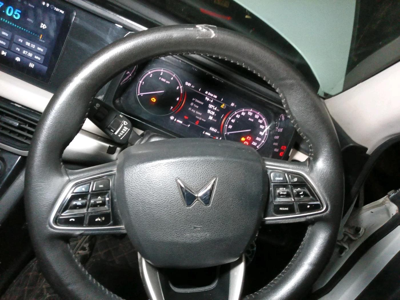 2022 Mahindra XUV700 MX P MT 5 STR, Petrol, Manual, 92,642 km, interior