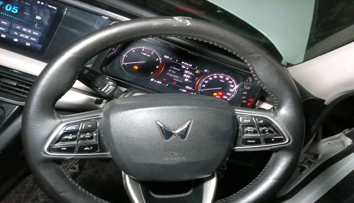 2022 Mahindra XUV700 MX P MT 5 STR, Petrol, Manual, 92,642 km, interior