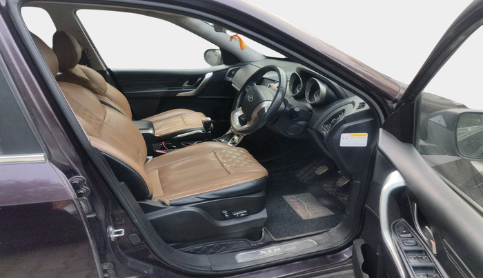 2019 Mahindra XUV500 W11, Diesel, Manual, 84,595 km, interior