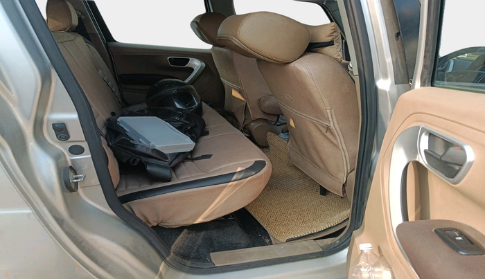 2016 Mahindra TUV300 T8, Diesel, Manual, 57,199 km, interior