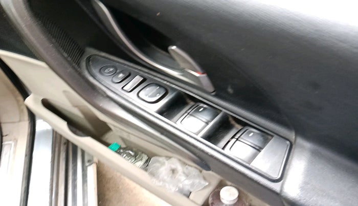 2017 Mahindra XUV500 W10 1.99, Diesel, Manual, 56,678 km, interior