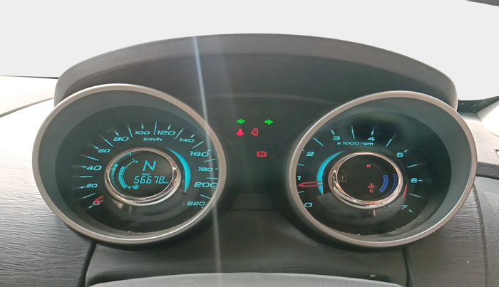 2017 Mahindra XUV500 W10 1.99, Diesel, Manual, 56,678 km, interior