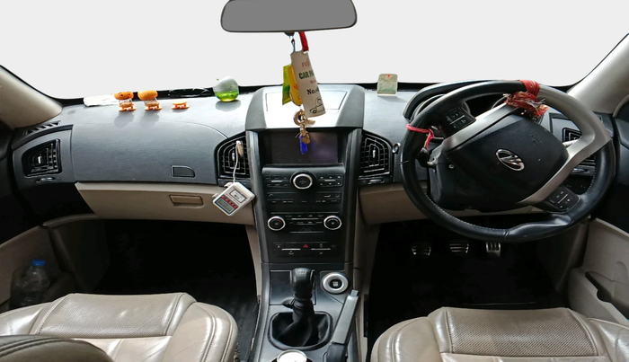 2017 Mahindra XUV500 W10 1.99, Diesel, Manual, 56,678 km, interior