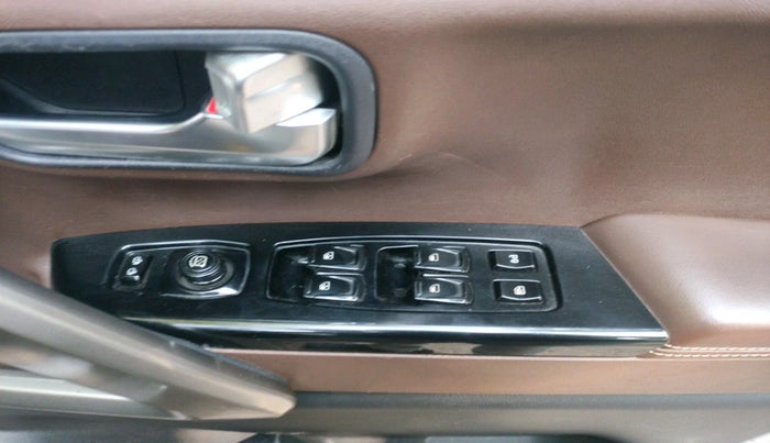 2023 Mahindra SCORPIO-N Z8 L PETROL AT 6 STR, Petrol, Automatic, 8,642 km, interior