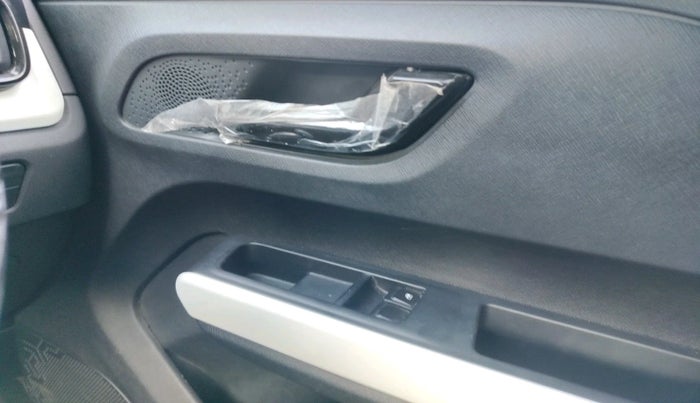 2025 Tata PUNCH PURE MT CNG, Petrol, Manual, 4,490 km, interior