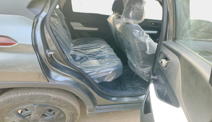 2025 Tata PUNCH PURE MT CNG, Petrol, Manual, 4,490 km, interior