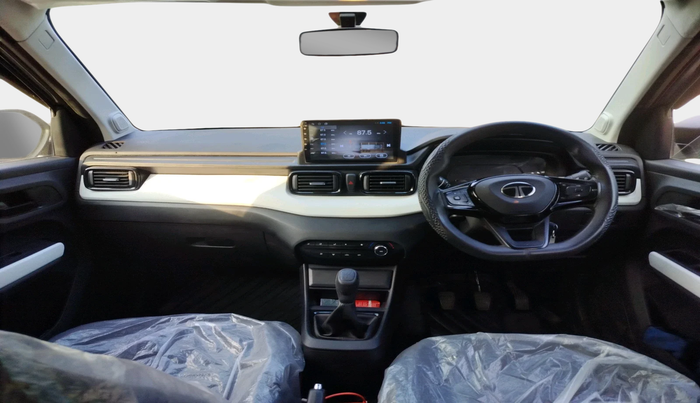 2025 Tata PUNCH PURE MT CNG, Petrol, Manual, 4,490 km, interior