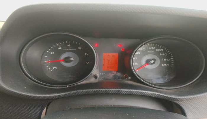 2019 Mahindra TUV300 T6 PLUS, Diesel, Manual, 33,098 km, interior