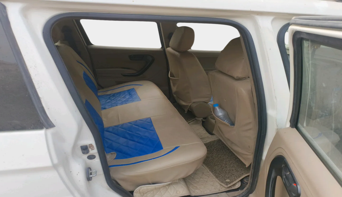 2019 Mahindra TUV300 T6 PLUS, Diesel, Manual, 33,098 km, interior