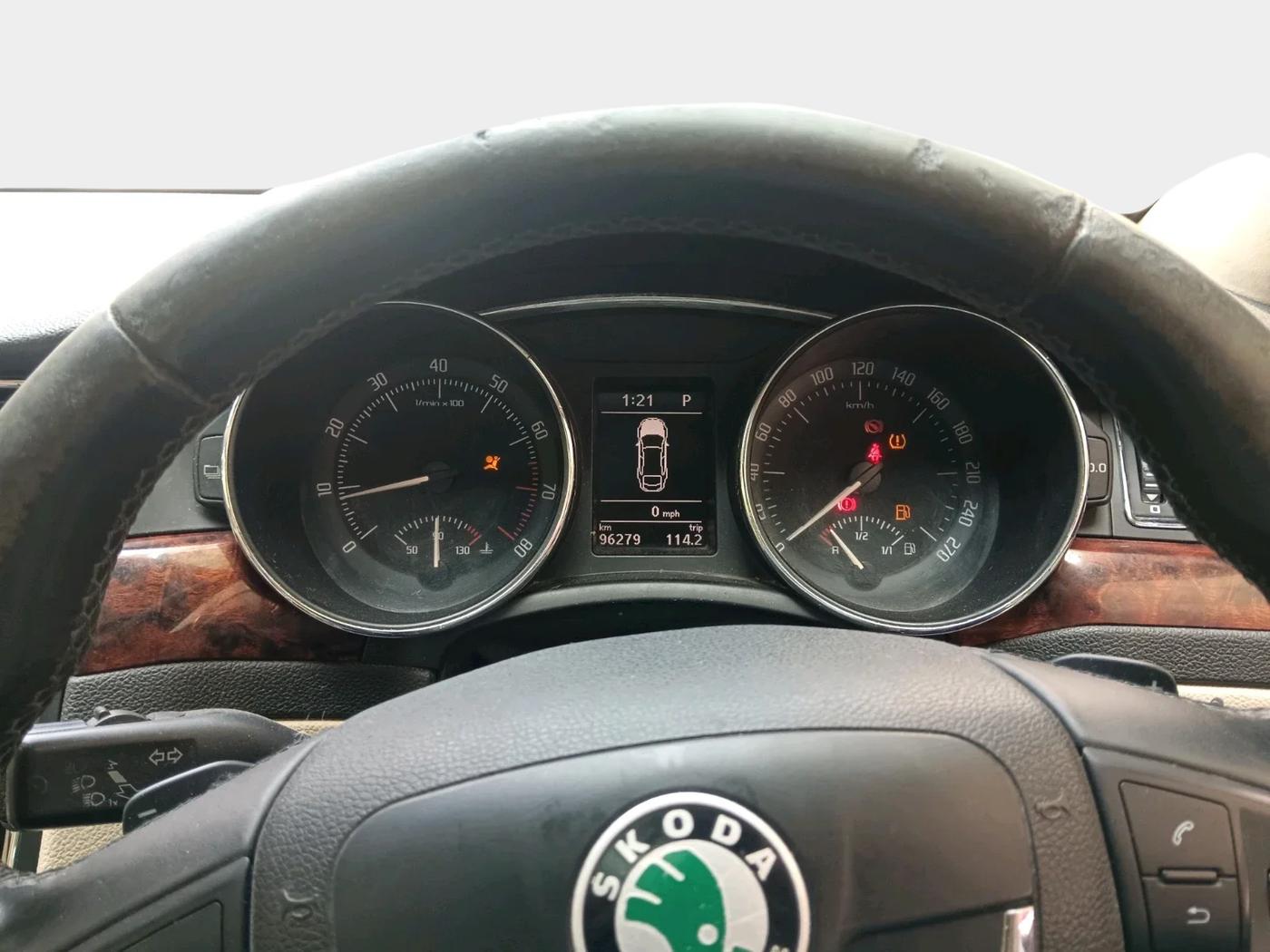 2011 Skoda Superb ELEGANCE 1.8 TSI AT, Petrol, Automatic, 1,51,415 km, interior