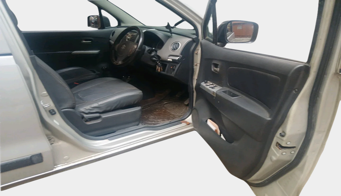 2012 Maruti Wagon R 1.0 VXI, Petrol, Manual, 1,17,386 km, interior