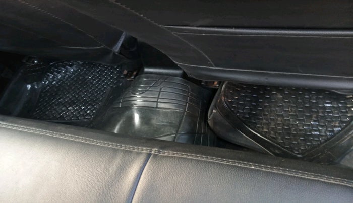 2013 Maruti Swift VXI, Petrol, Manual, 78,187 km, interior