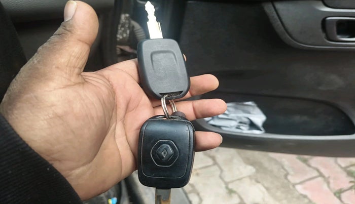 2017 Renault Kwid RXT 1.0, Petrol, Manual, 52,481 km, interior