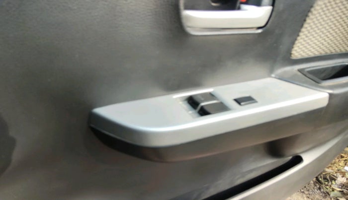 2015 Maruti Wagon R 1.0 LXI CNG, CNG, Manual, 90,929 km, interior