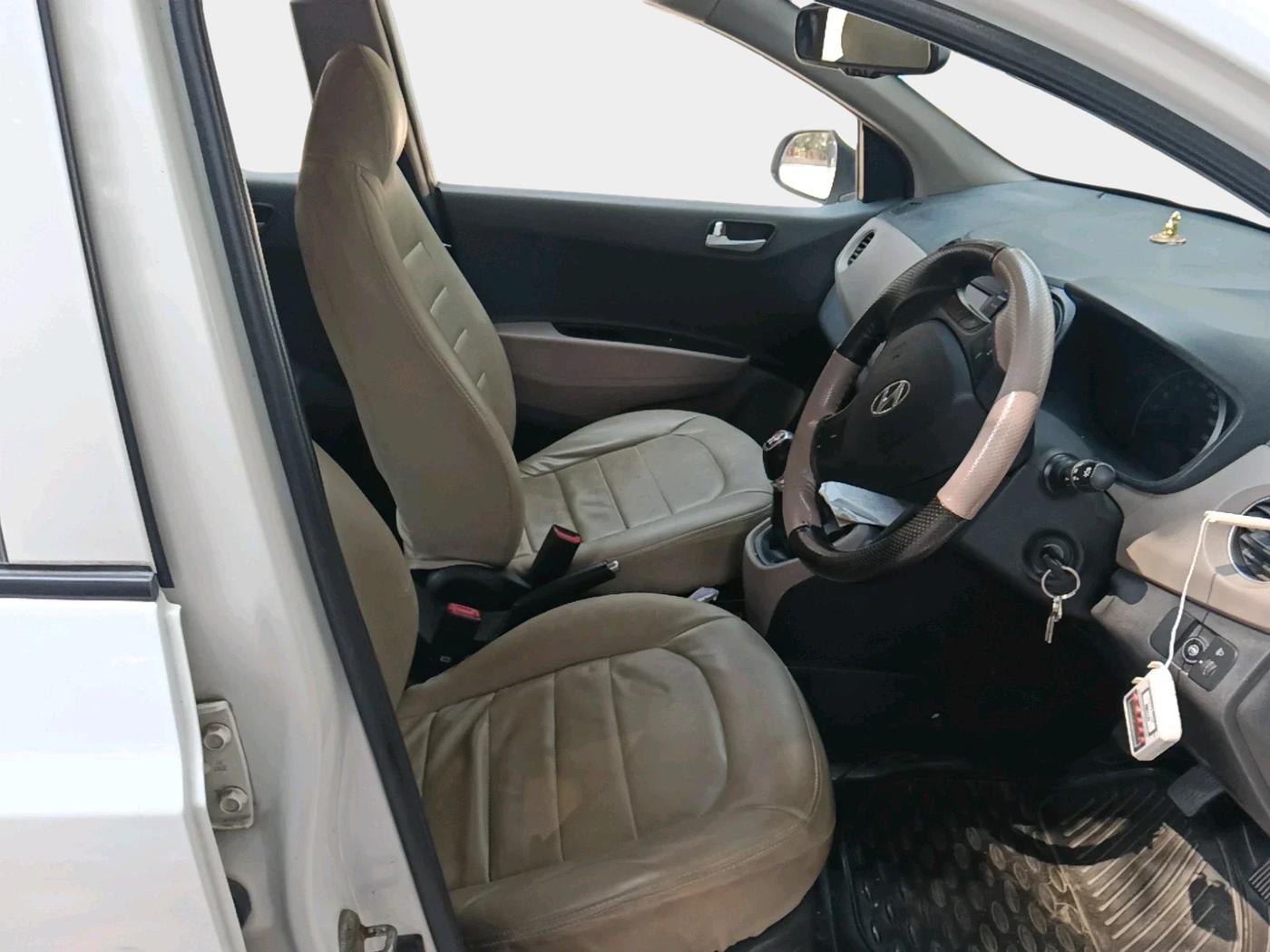 2016 Hyundai Grand i10 SPORTZ 1.2 KAPPA VTVT, CNG, Manual, 87,498 km, interior