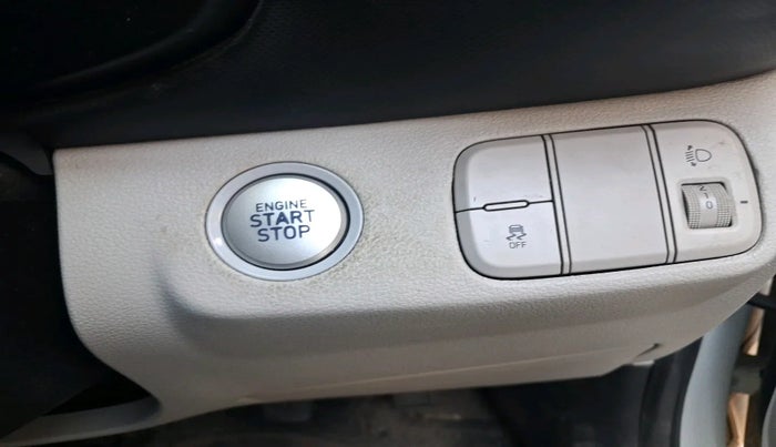2022 Hyundai VENUE SX 1.2 PETROL, Petrol, Manual, 32,474 km, interior