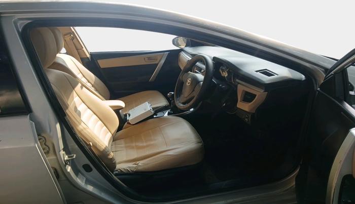 2014 Toyota Corolla Altis J PETROL, Petrol, Manual, 1,04,056 km, interior